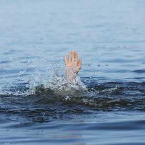 الشاب غرق بأحد شواطئ قرية سياحية بالساحل الشمالي..أرشيف