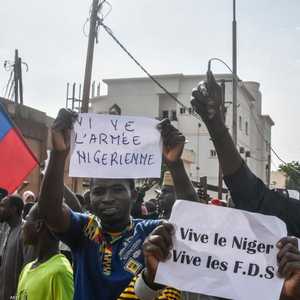مؤيدو الانقلاب في النيجر يعبرون عن رفضهم للتدخل الفرنسي