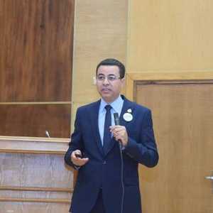 العالم المصري محمود عبد العاطي