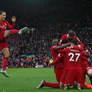 فان دايك (يسار) القائد الجديد للريدز