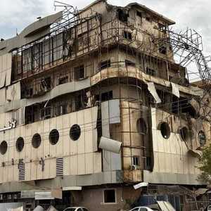 جانب من الدمار الذي خلفة القصف بمستشفى الأطباء