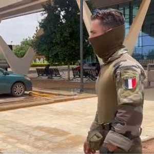جندي فرنسي في مطار عاصمة النيجر