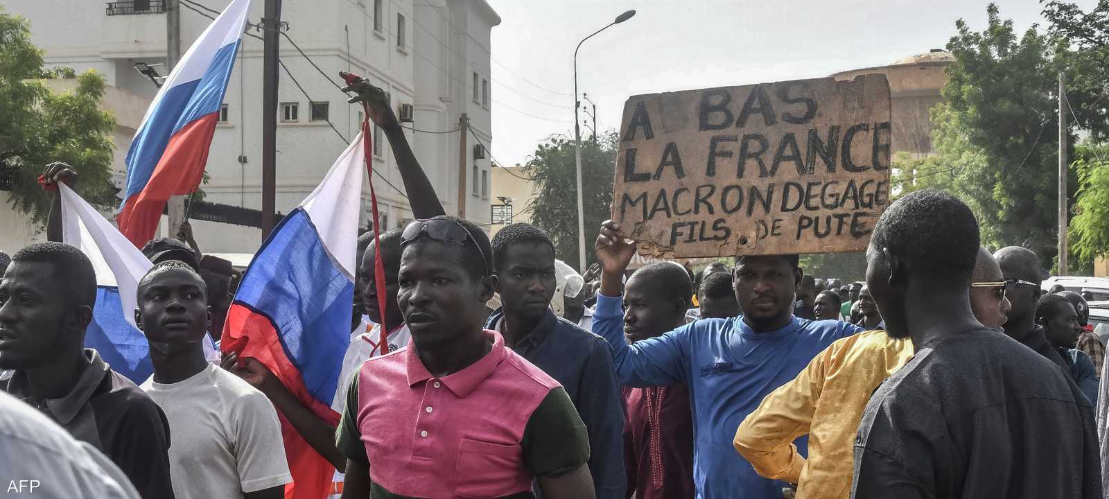 علم روسيا.. العامل المشترك بين انقلابات غرب إفريقيا