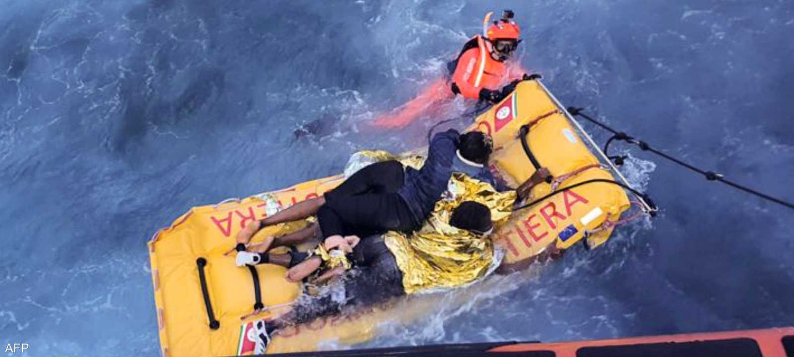 يجري البحث عن ناجين