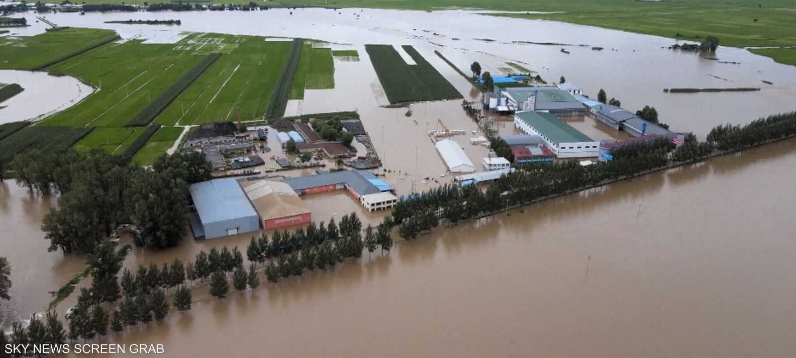 الصين.. آلاف الأشخاص يتركون منازلهم بسبب الفيضانات
