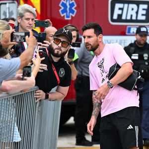 ميسي مع جماهير ميامي