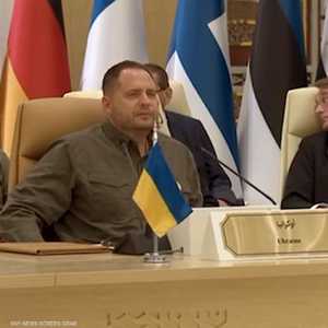 تقارير تشير إلى تراجع كييف عن التمسك بخطتها للسلام