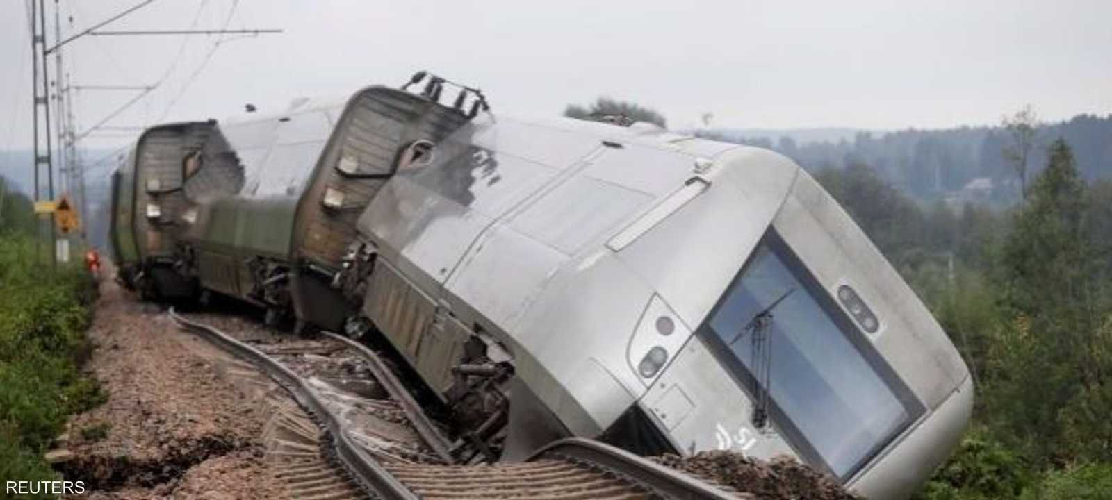 أمطار غزيرة تخرج قطارا عن مساره في السويد