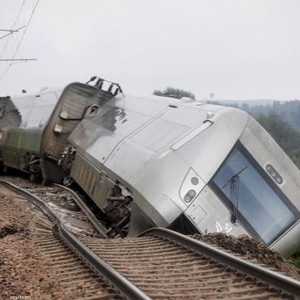 أمطار غزيرة تخرج قطارا عن مساره في السويد