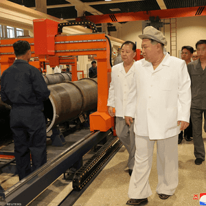 الإقالة جاءت بعد زيارة كيم لمصنع حربي