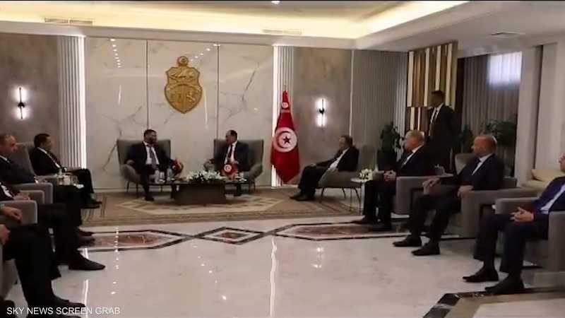 تونس وليبيا تتفقان على إيواء المهاجرين العالقين عند الحدود