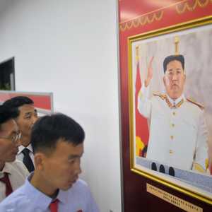 صورة لزعيم كوريا الشمالية كيم جونغ أون