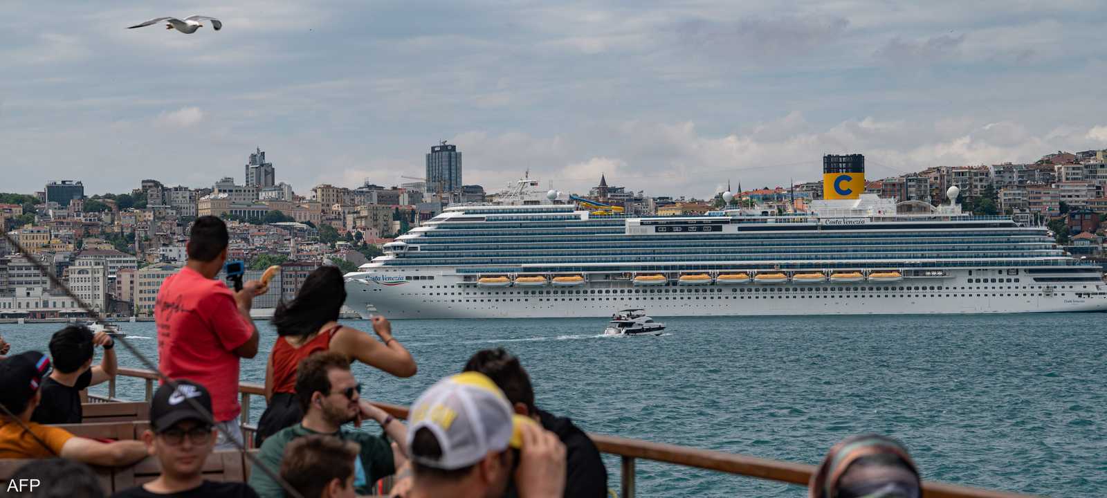 سفينة سياحية في إسطنبول