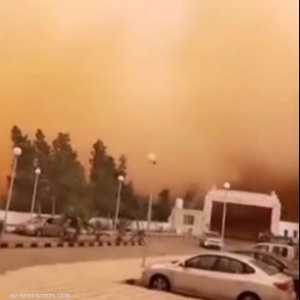 موجة غبار كثيفة في المفرق