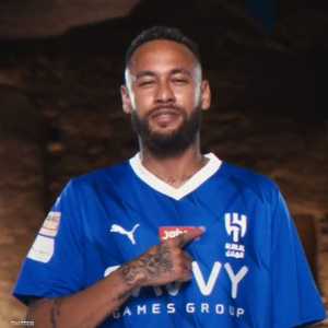 نيمار بقميص الهلال