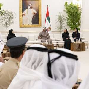رئيس الإمارات خلال استقباله فريق عمل "cop28"