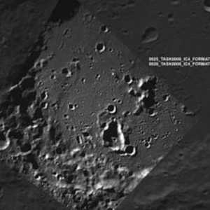 صورة لفوهة التقطتها المركبة لونا في القطب الجنوبي للقمر