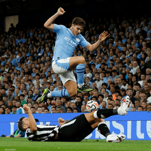 خوليان ألفاريز وفابيان ستشار من نيوكاسل