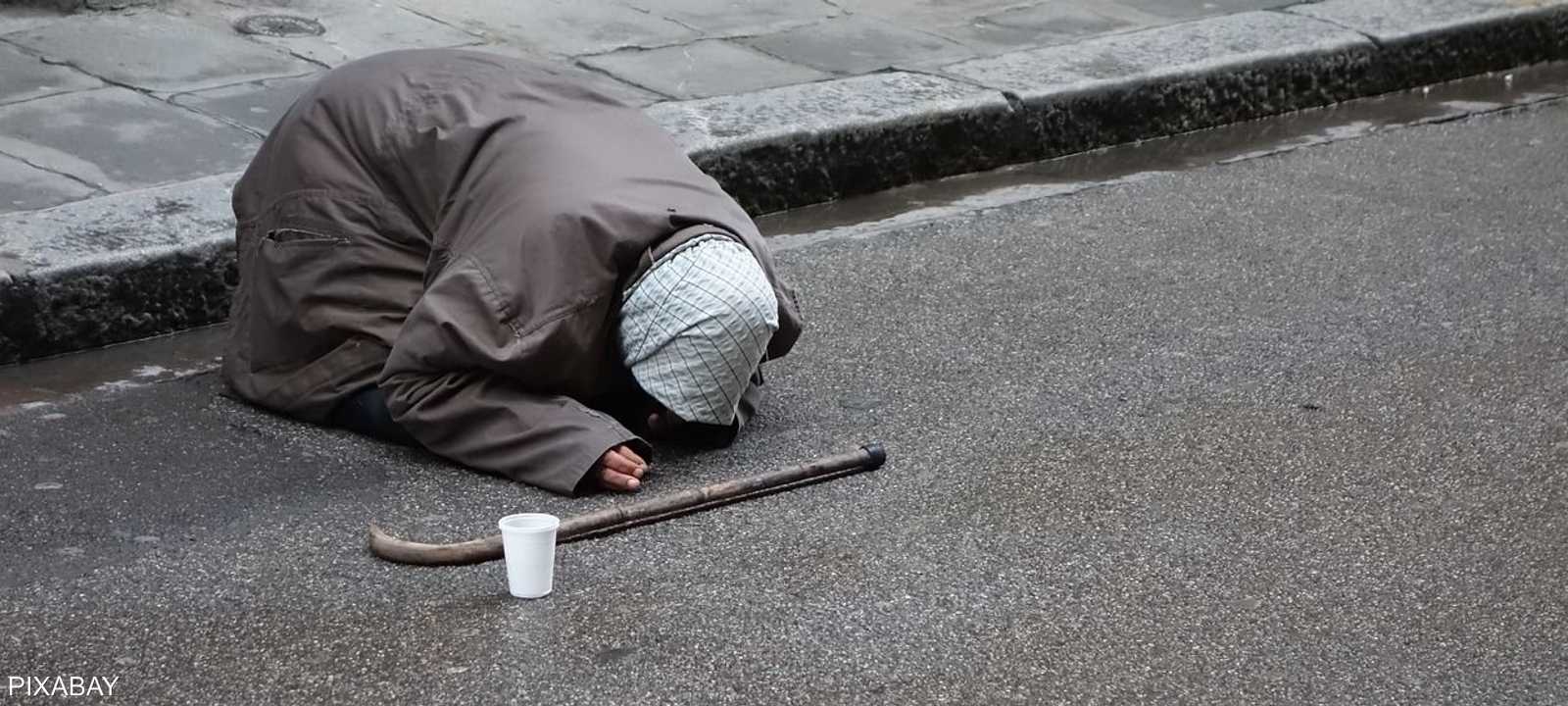 تقديرات المنظمات تشير لوجود عشرات الآلاف من المتسولين