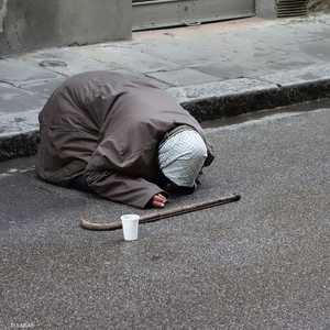 تقديرات المنظمات تشير لوجود عشرات الآلاف من المتسولين