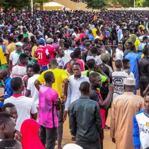 المئات من المتظاهرين عبروا عن دعمهم للجيش