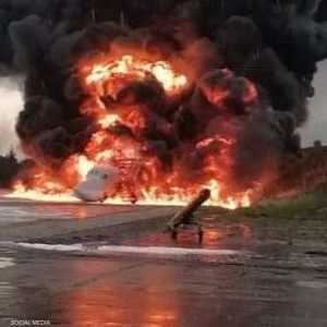 صورة تظهر ما يبدو أنها قاذفة توبوليف تحترق