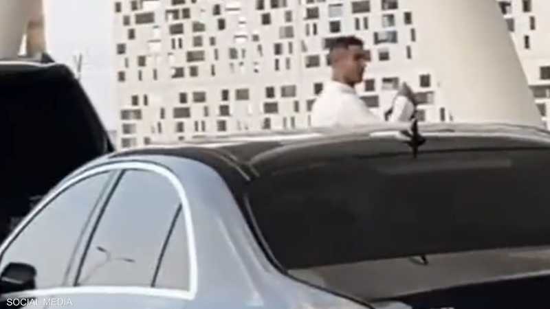 رونالدو لاعب النصر يرتدي الثوب السعودي