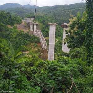 انهيار جسر بالهند يودي بحياة 17 شخصا