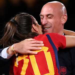 القبلة أثارت ردود فعل واسعة