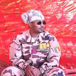 ديبي انتقل إلى منطقة حدودية صحراوية