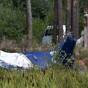 من حطام الطائرة