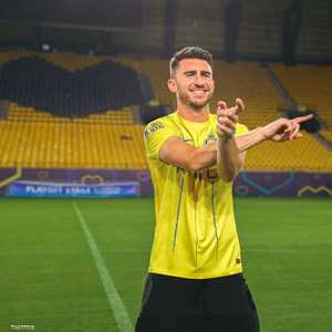 المدافع الإسباني لابورت بقميص "العالمي"