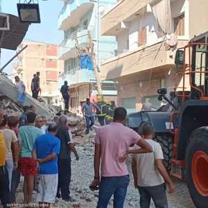 انهيار عقار في مصر يودي بحياة أشخاص ويصيب آخرين