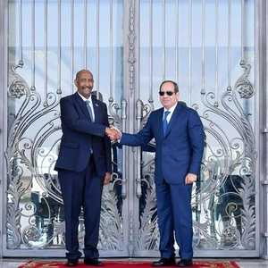 السيسي والبرهان خلال لقائهما اليوم