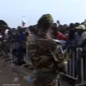 تظاهر الآلاف أمام القاعدة الفرنسية في نيامي