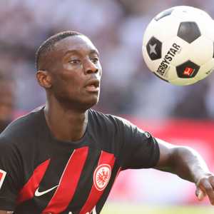 كولو مواني انضم لباريس سان جرمان قادما من إينترخت فرانكفورت