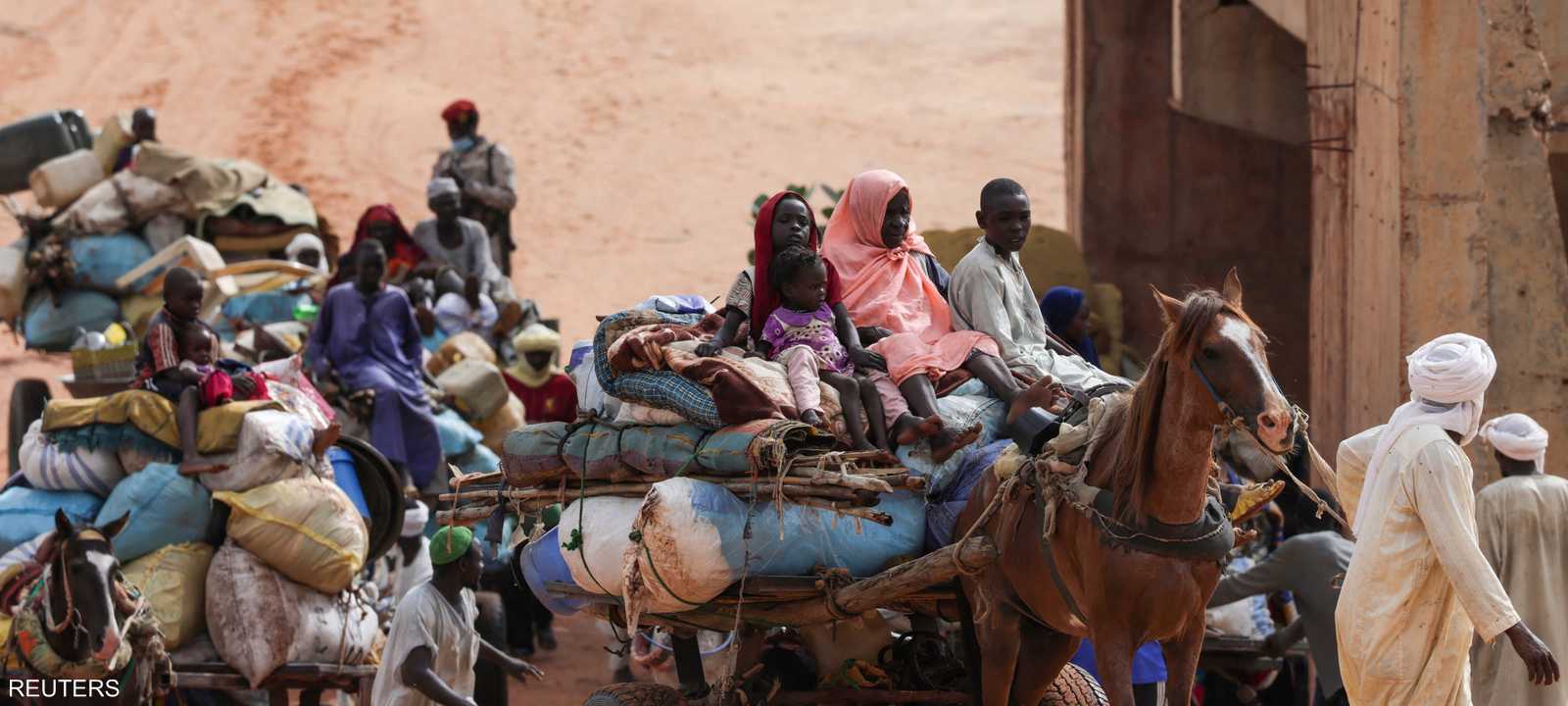 عبر أكثر من مليون سوداني الحدود إلى الدول المجاورة.