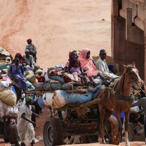 عبر أكثر من مليون سوداني الحدود إلى الدول المجاورة.