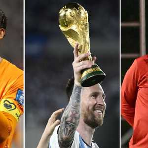 ليونيل ميسي يتوسط فان خال وفان دايك