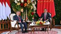 الرئيس الإندونيسي جوكو ويدودو ورئيس وزراء الصين لي تشيانغ