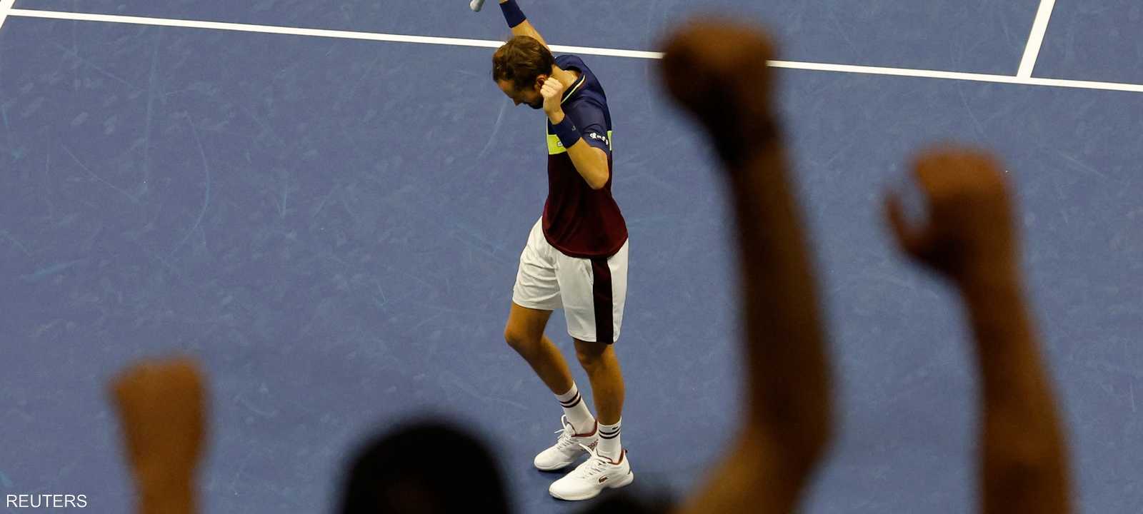 ميدفيديف هزم ألكاراز في نصف النهائي