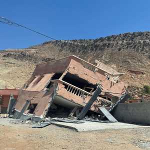 مبنى انهار بفعل الزلزال الذي ضرب وسط المغرب