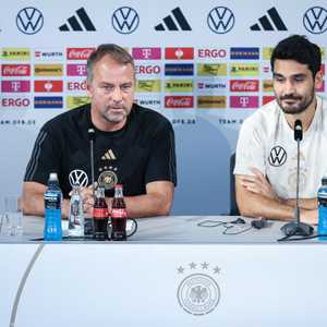 فليك دافع عن نفسه بعد الهزيمة المذلة