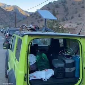 جهاز ستارلينك لخدمات الإنترنت