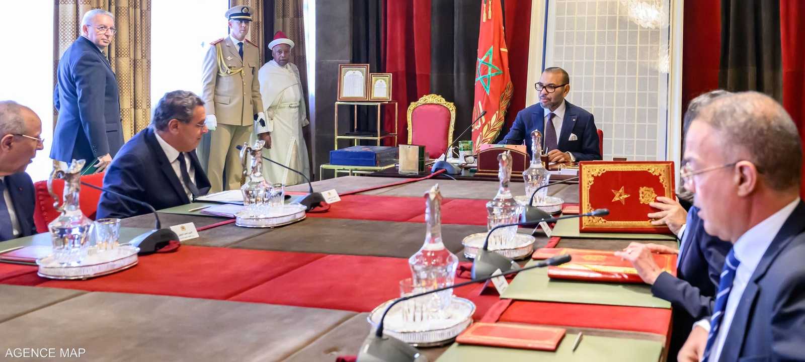 ملك المغرب يترأس اجتماعا في الديوان الملكي بالرباط.