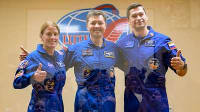 بينهم أميركية.. 3 رواد فضاء يصلون إلى محطة الفضاء الدولية