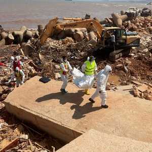 جاري انتشال الجثامين من تحت الركام