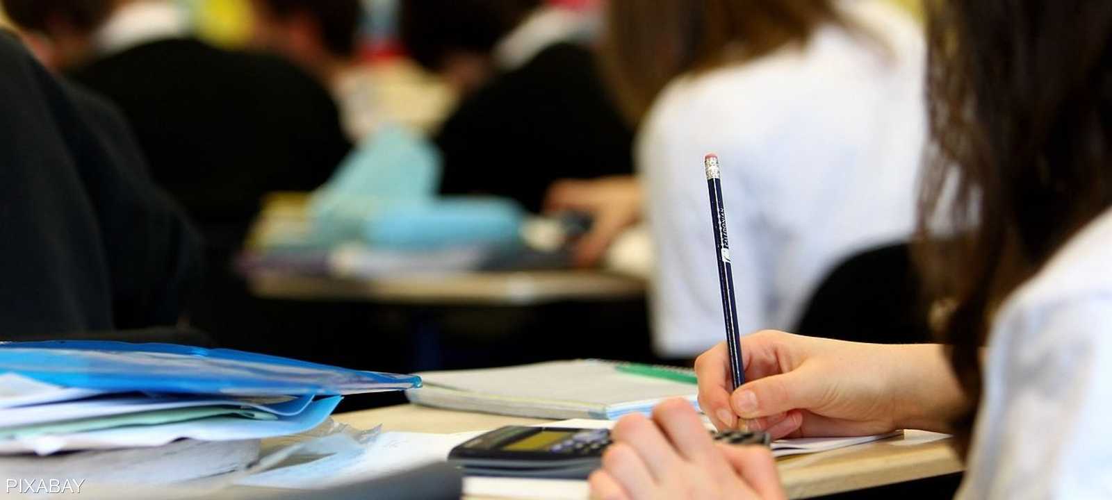 معضلة كبيرة تواجه المدارس البريطانية