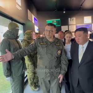 بذلة واقية من الرصاص من هدايا قدمت لزعيم كوريا الشمالية