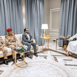 الأمير خالد بن سلمان خلال لقاء وفد صنعاء